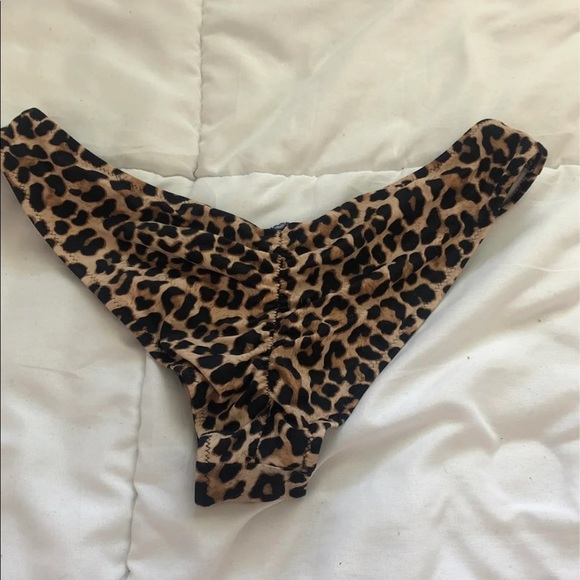 Victoria Secret Scrunch Bottom Bikini - Picture 2 of 4